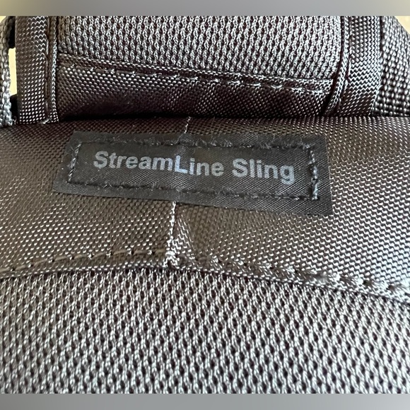 Lowepro StreamLine Sling Camera Bag - Grey. New without tags - Picture 4 of 6